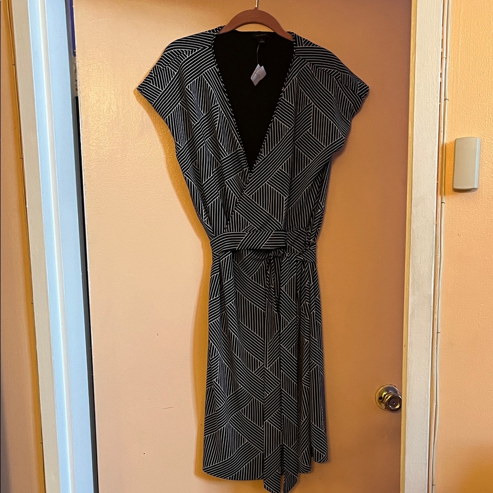 Ann Taylor Black and White Patterned Lined Dress